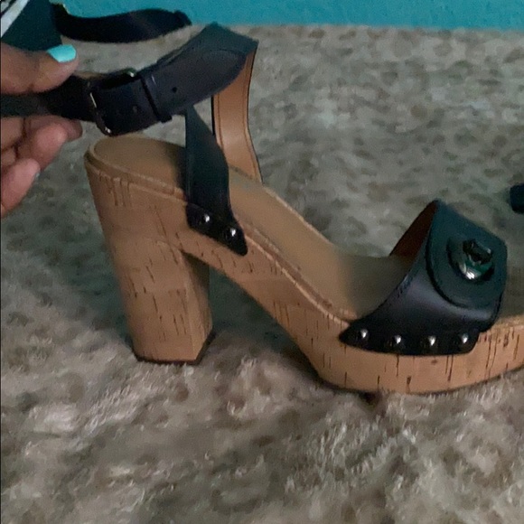 Coach Platforms - Picture 3 of 3